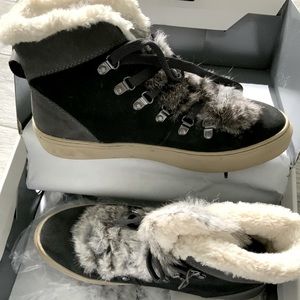 Booties color gray. New